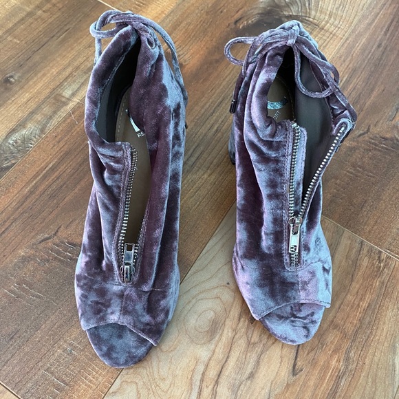 NWOT Report sakai velvet peep toe bootie bow heel - Picture 3 of 9